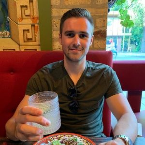 Meet your Posher, Tom